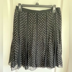 Anne Taylor, 6 Petite, lined skirt, black with white design, zipper and clasp